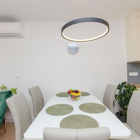 Modern Living Apartment Airy Split Exterior foto