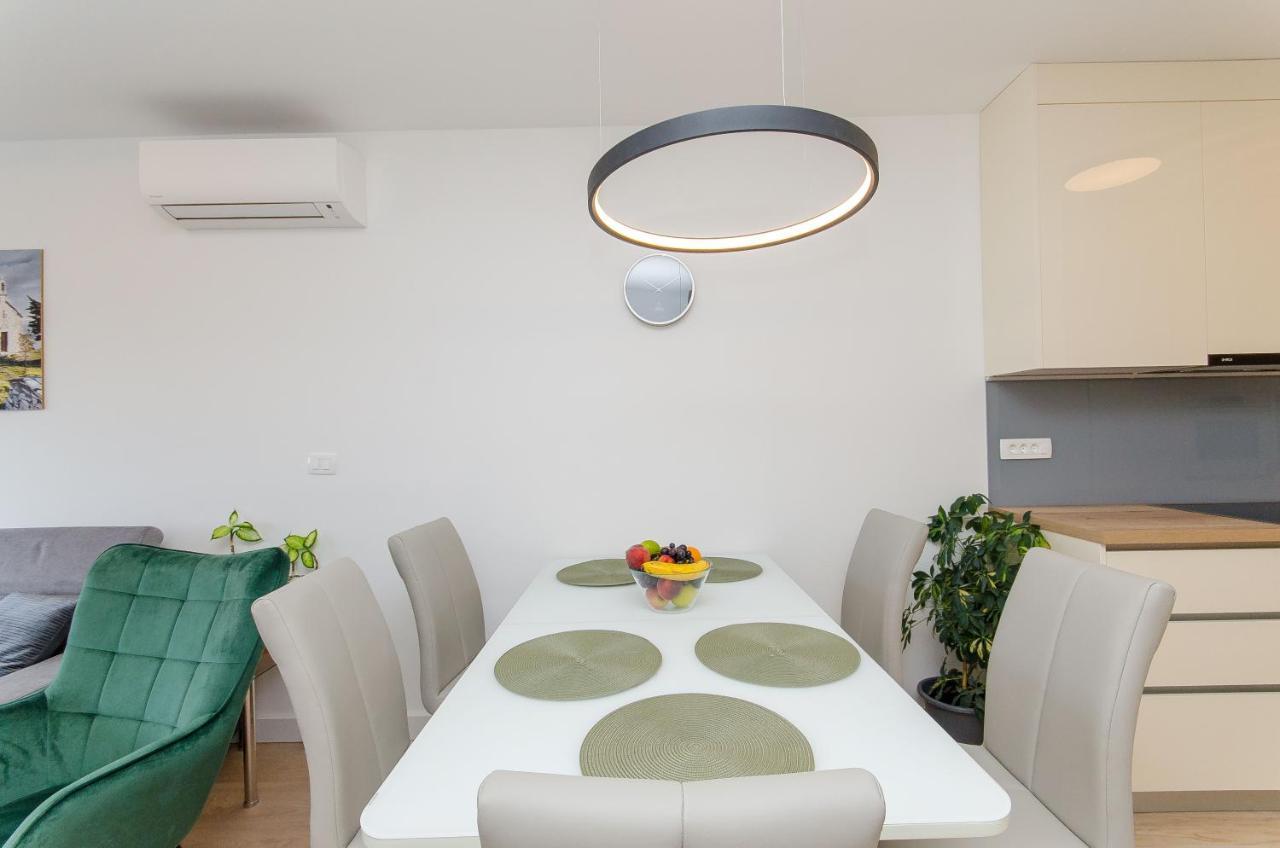 Modern Living Apartment Airy Split Exterior foto